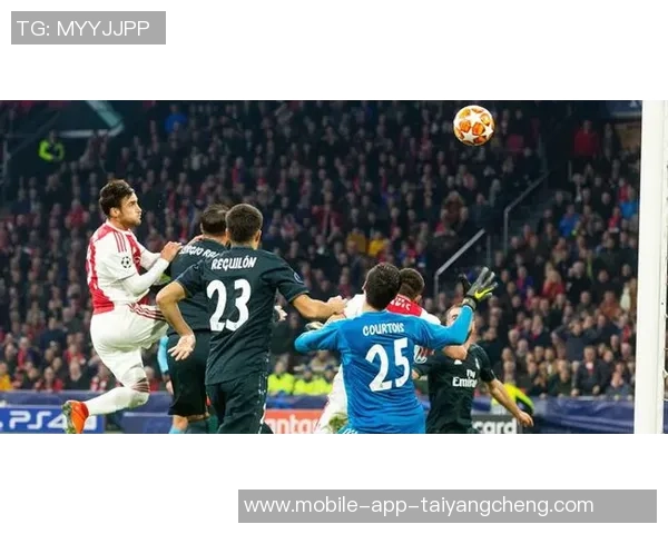 C罗禁区内遭铲倒裁判判越位在先未判点球引发争议